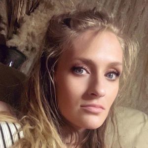 Meet your Posher, Hallie